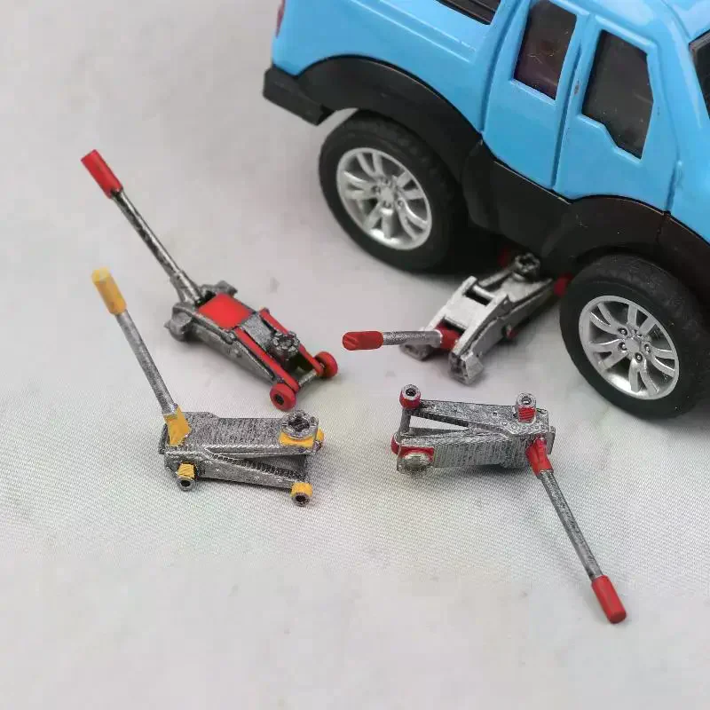 1Pcs 1/64 Scale Car Lifting Jack Model Modification Garage Repair Accessories Scene Collocation Miniature Sculpture Display