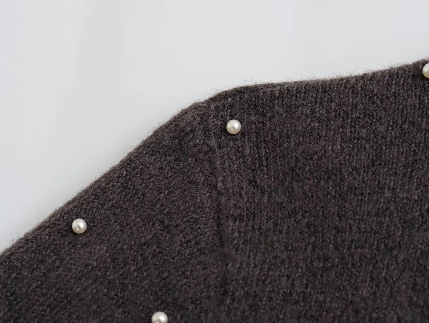 Dave&Di French Fashion Minimalist Gray Knitwear With Elegant Decoration Pullover Pearl Sweater For Women In Autumn Winter