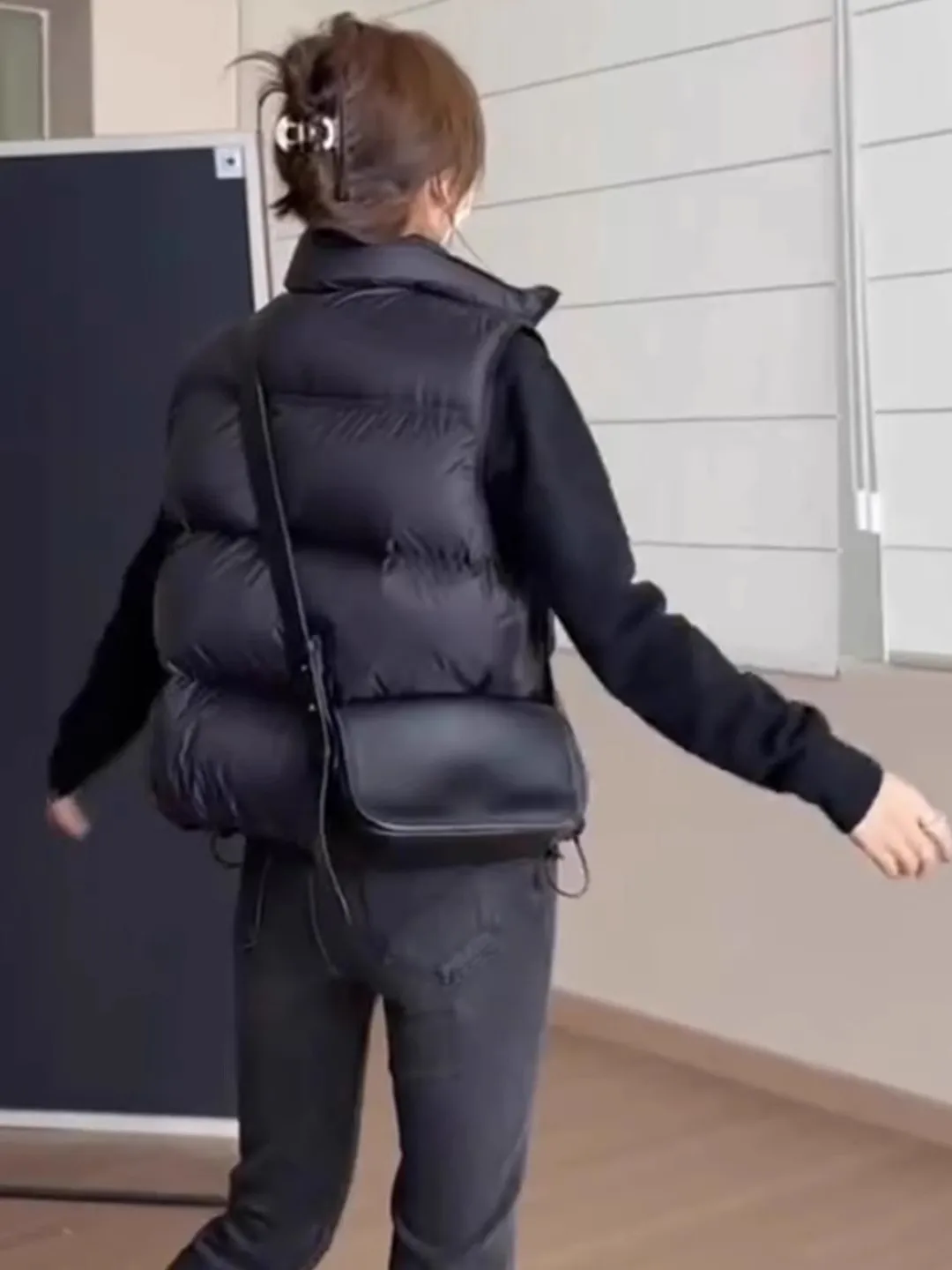 Fashionable Black Stand Collar Women's Vest Autumn Winter New Arrival Quilted Jacket European Style Duck down Vest Commute Style