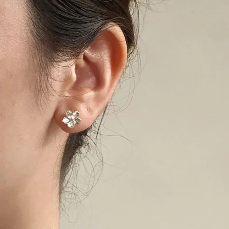 New Cute Vintage Flower Exquisite Stud Earrings Classic Silver Color Charm Female Jewelry For Women Fashion Earring Gift