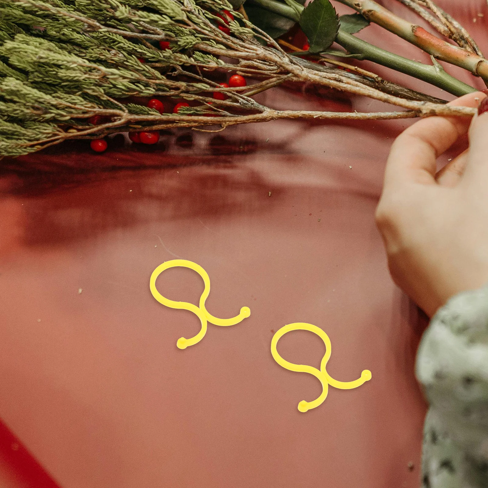 

100Pcs Floral Water Tubes Fasteners Reusable Plastic Clips for Flower Tubes Gardens Tube Clamps