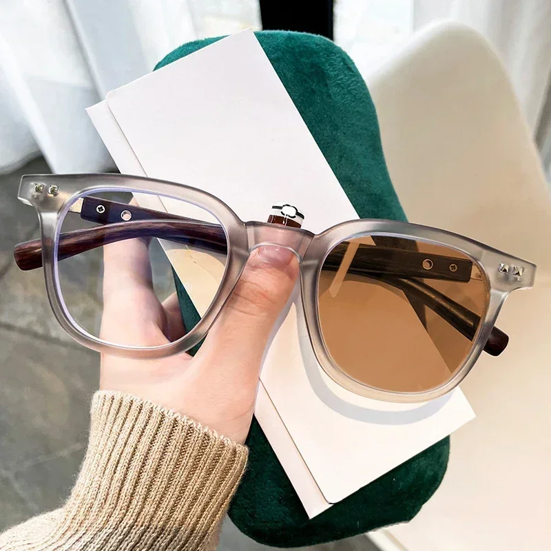 メーターネイルラウンドフレームフォトクロミック近視メガネトレンディなユニセックスメガネブルーライトブロック目の保護近視メガネ