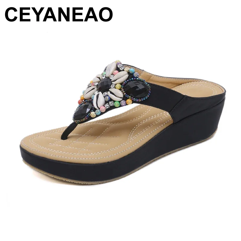 CEYANEAO-Chanclas de dedo para mujer, zapatos de cuña de playa bohemios, étnicos, con diamantes de imitación de cristal, sandalias deslizantes