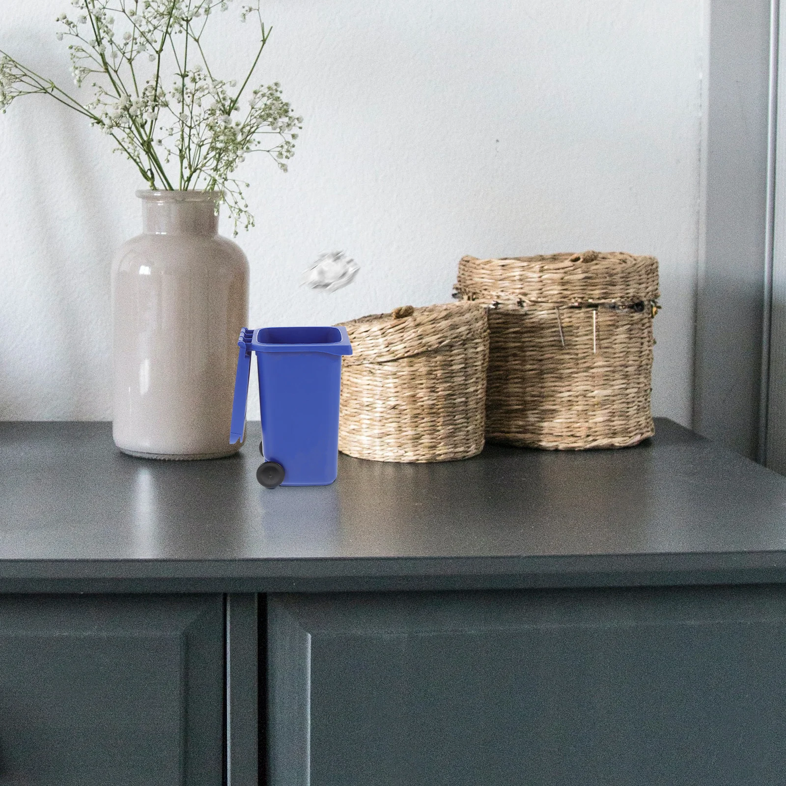 

Mini Plastic Desktop Trash Can Small Covered Wastebucket Office Table Garbage Container Convenient Desktop Storage