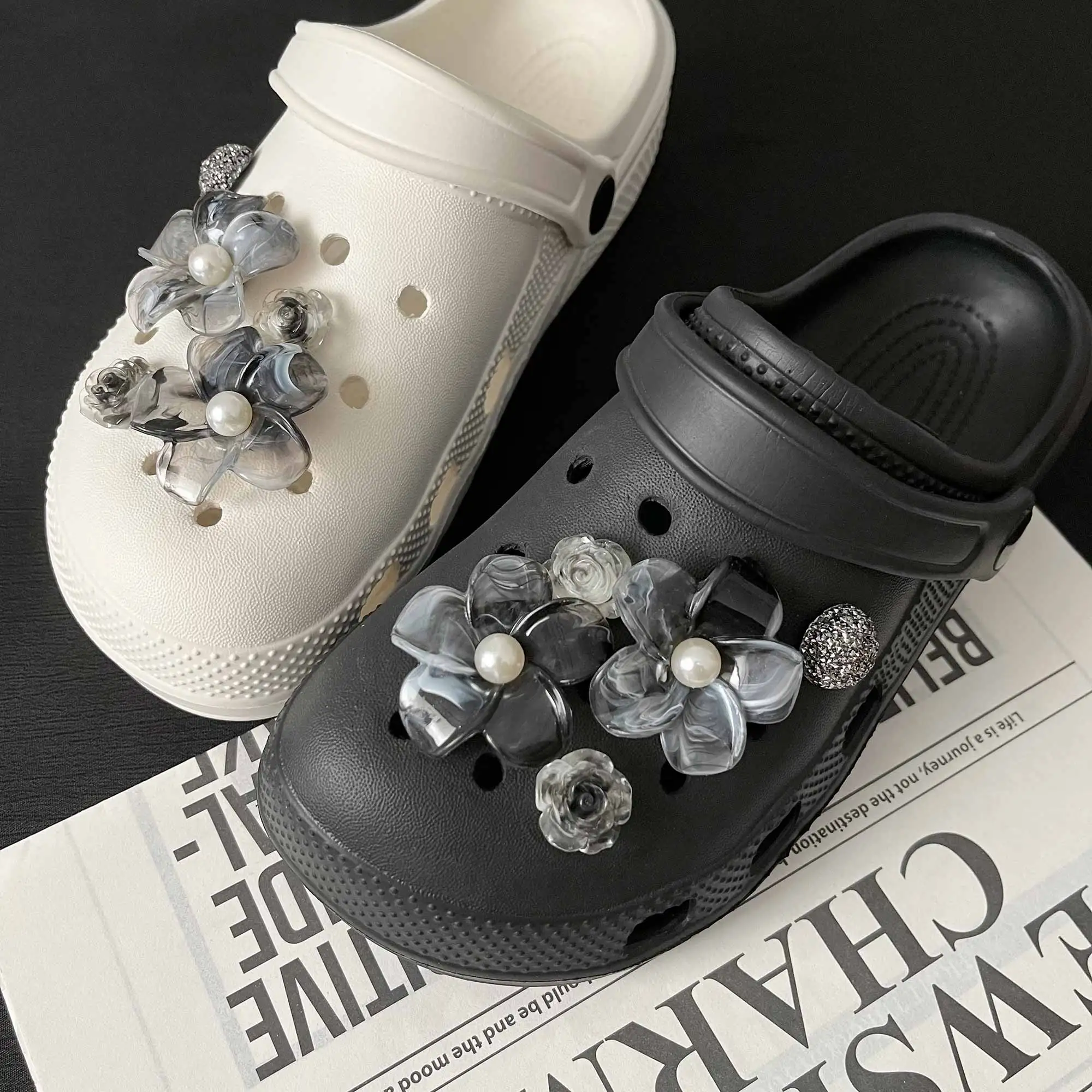 

Y2k Simple Black Flowers Pearl Rose Set Shoe Charms for Crocs Garden Sandals Decoration Clogs Pins Slipper Accessories Girl Gift