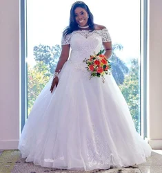 Abiti da sposa africani da sposa taglie forti su misura a maniche corte con spalle scoperte e linea A in rilievo 2025