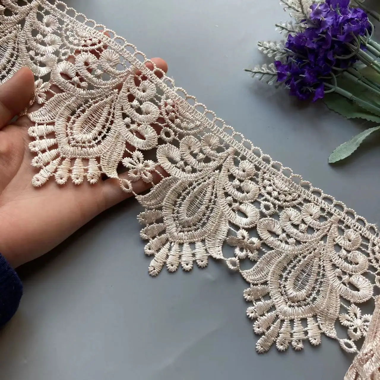 1 Yard Beige Embroidered Flower Lace Ribbon Trims for Costumes Sofa Home Textiles Curtain Trimmings Dress Applique 10 cm Nowość