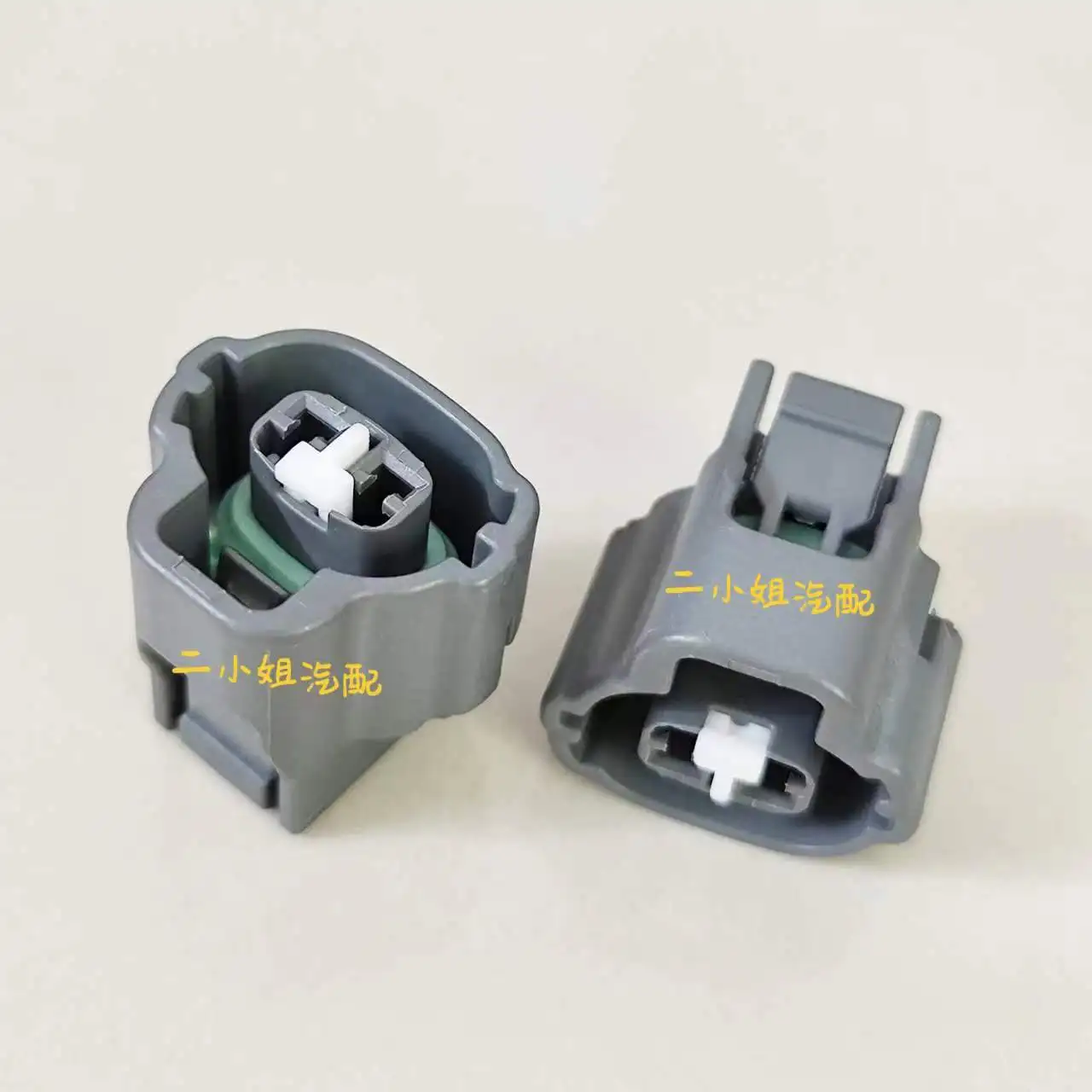 Suitable for T oyota Cylinder Head Solenoid Valve VVT Valve Plug Camshaft Sensor Plug Crown Reiz RAV4 Overbearing