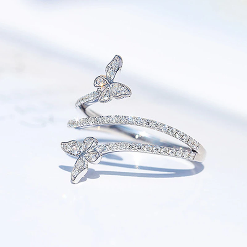 Huitan Silber Farbe Schmetterling Ringe Frauen Neue Trendy Design Zarte Weibliche Ringe Hochzeit Party Elegante Accessoires Dame Schmuck