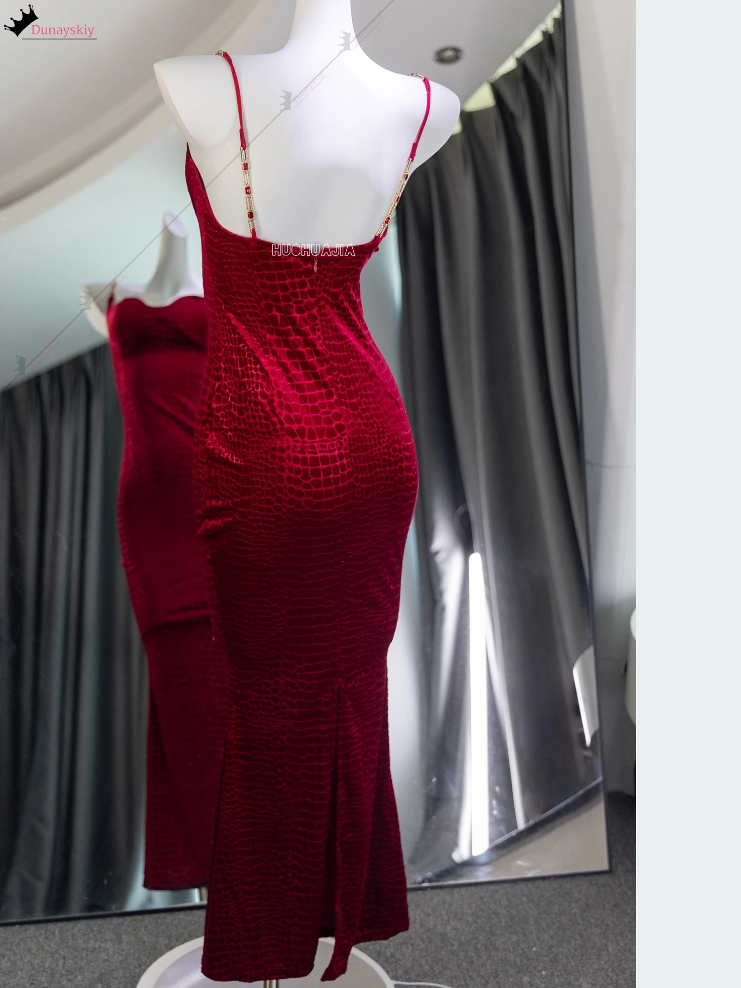 2025 فساتين عيد الميلاد تأثيري حلي خمر مثير حفلة عيد الميلاد فساتين حمراء للنساء ازياء Bodycon فستان ميدي