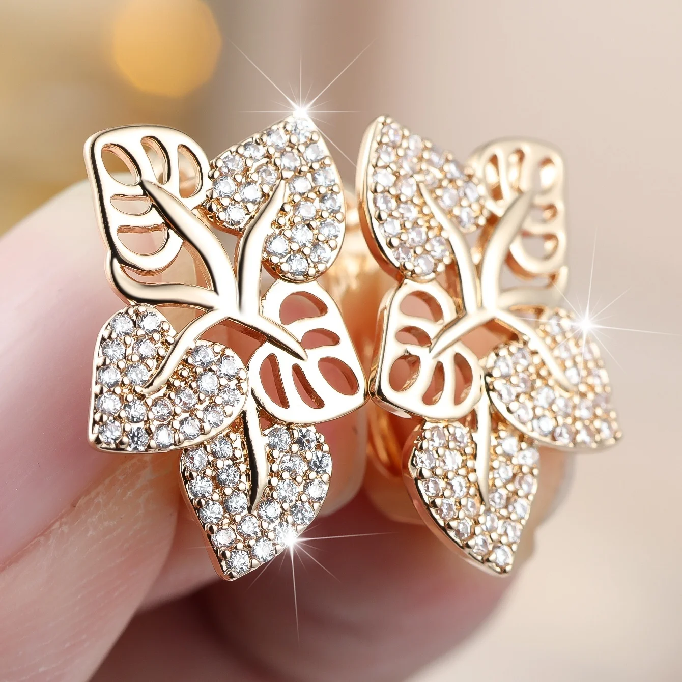 Small Skeleton Flower White Zircon Stone Fashion Hoop Earrings Charm Luxuxry Female Gold Color Wedding Jewelry For Women