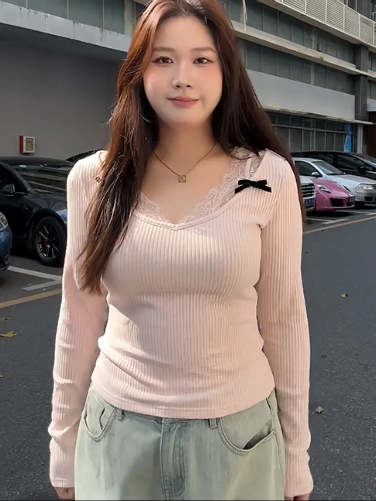 

Женская трикотажная футболка больших размеров с V-образным вырезом, длинным рукавом, кружевными вставками, облегающая, модная, осенняя, нежно-розовая