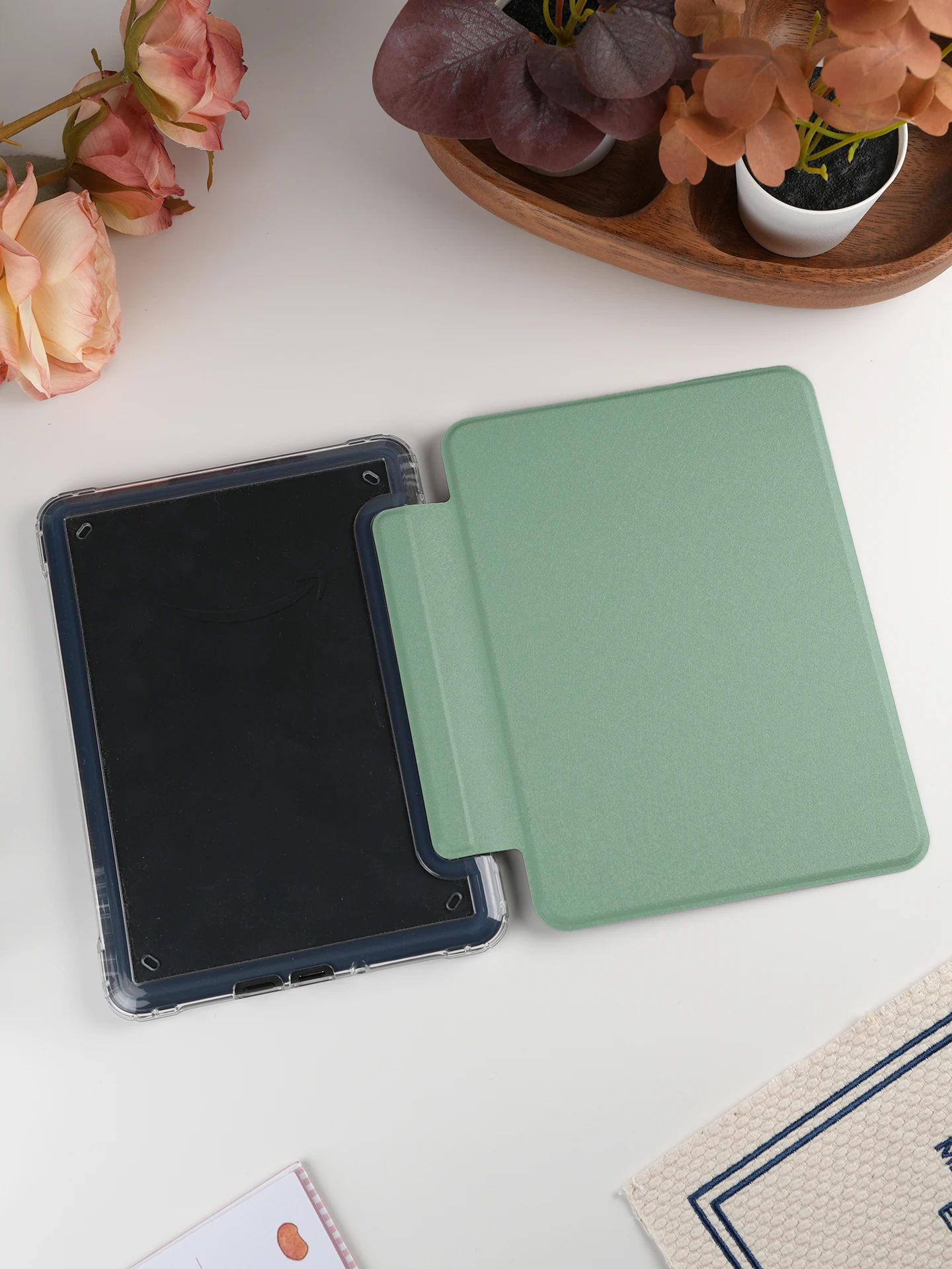 Etui Twosheep do Kindle 11. generacji Colosoft Paperwhite 12. 11. 10. 7. generacji, magnetyczne, odłączane, przezroczyste, z funkcją automatycznego włączania/wyłączania ekranu, jednolity kolor. — zdjęcie produktu 7