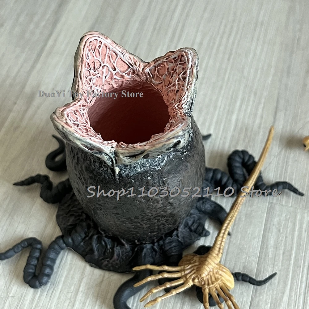 الغريبة زينومورف البيض Chestburster الشكل أنيمي الغريبة مقابل المفترس الوجه المعانقة البلاستيكية نموذج جمع اللعب سيارة رف الكتب حلية