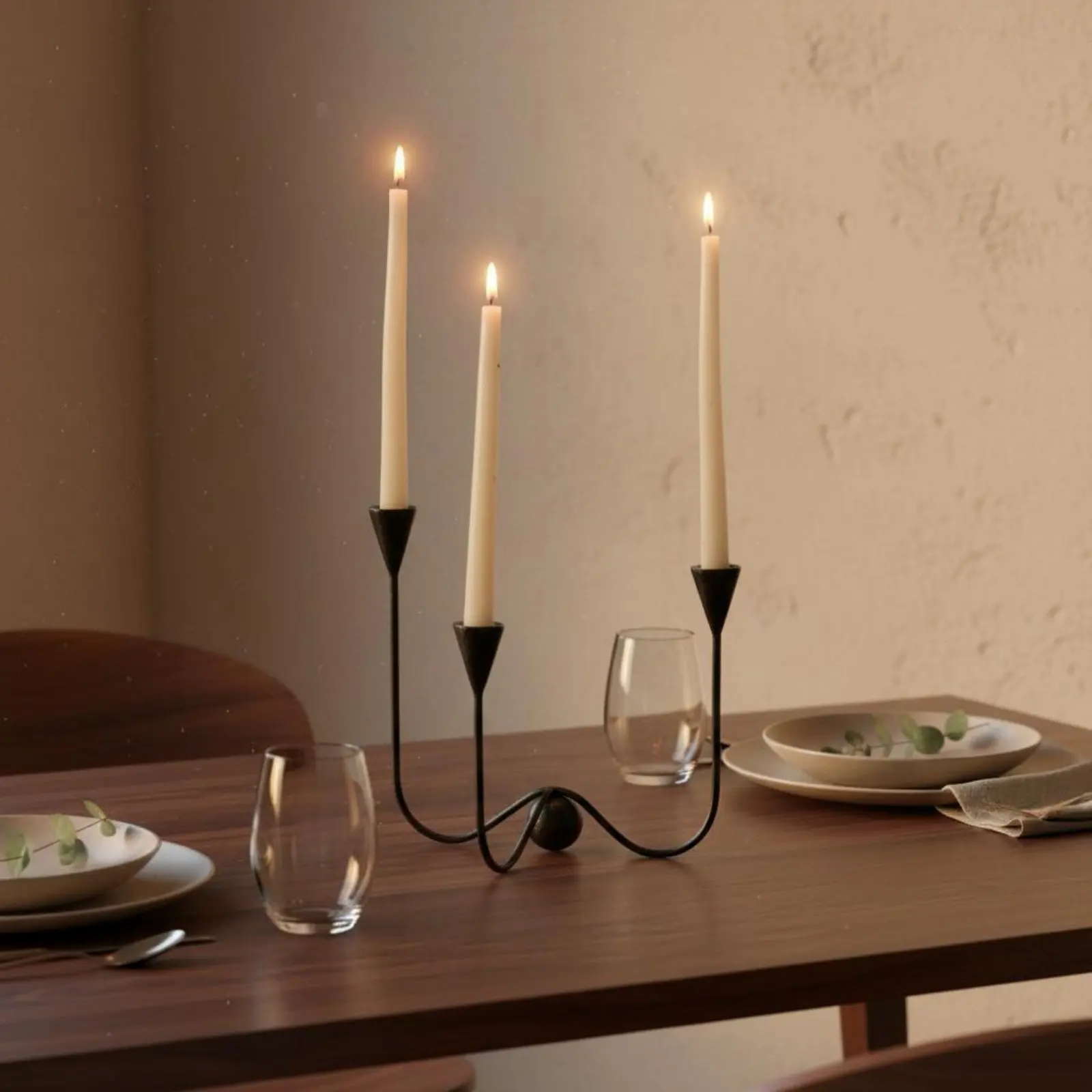 Minimalist Iron Candelabra Light Luxury Black 3-Arm Candle Holder Nordic Black Candle Stand Stable Construction for Dining Table