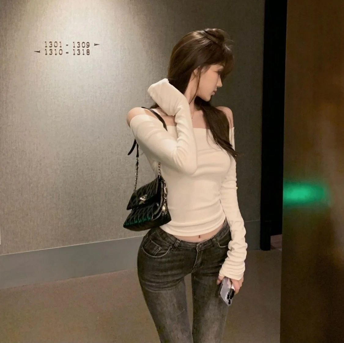 White Off-Shoulder Long Sleeve T-shirt Sexy Hot Girl Pure Desire Style Shoulder-Revealing Slim Fit Basic Top for Women