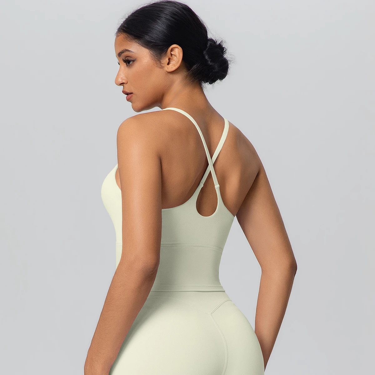 1 Stück Einfarbiger Weicher Rückenfreier Fitness-Yoga-BH für Damen, Hochfester Stoßdämpfender Sport-Top mit Push-Up-Effekt und Brustpolster – Detail 27