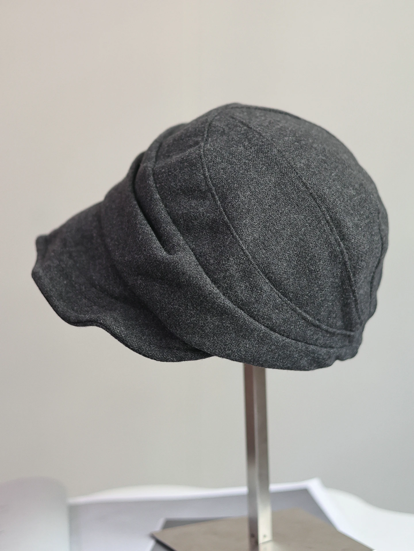 قبعة موزع الصحف للنساء قبعة بيريه واسعة الحواف للنساء موضة خريف/شتاء ، قبعة رسام نمط عتيق إكسسوارات جديدة