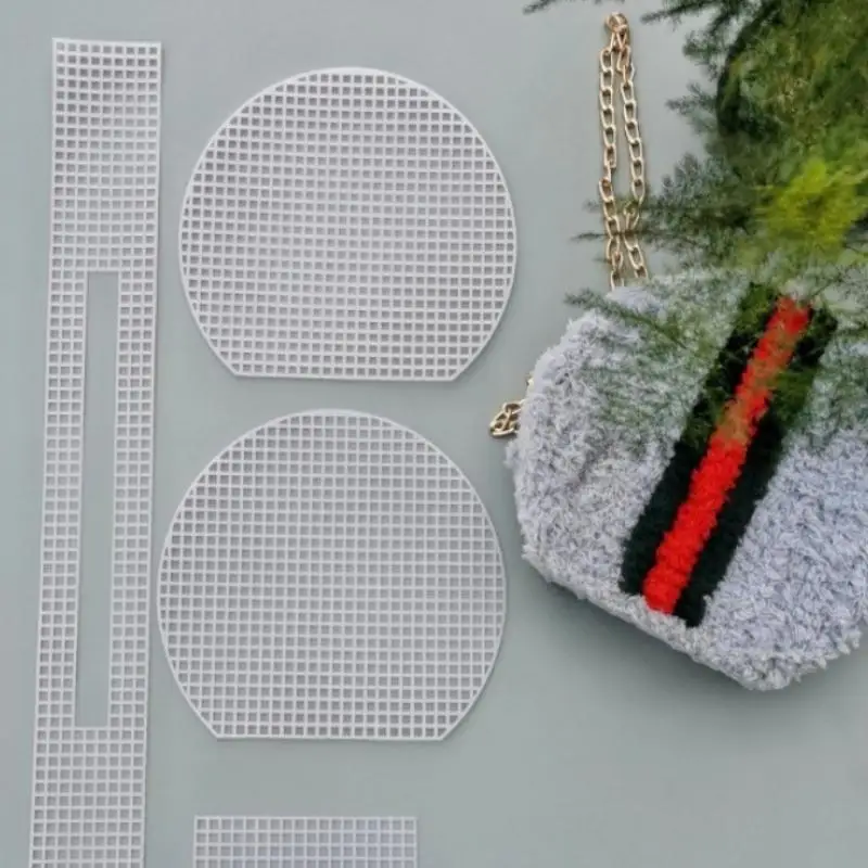 

Набор Perfect Crafts: сумка через плечо, сумка, вспомогательный вязальный комплект с пластиковой сеткой.