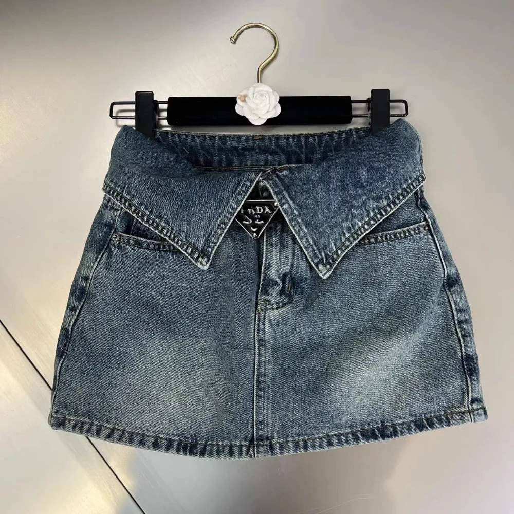 Saia jeans curta feminina, ajuste fino, cintura alta, versão coreana, design de nicho, antiderrapante, pacote de linha A, saia de quadril, verão, 2024