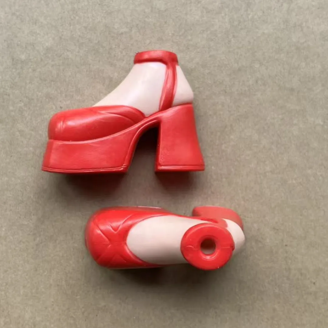 Klassische Tanzpuppe mit dicken High-Heel-Schuhen, Sneakers, bunte Puppenteile, neuartige Dekorationen, Mädchenspielzeug, Geschenk – Detail 3