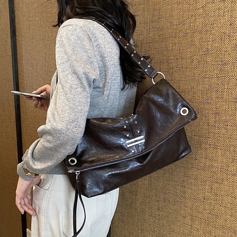 Punk Studded Shoulder Bag Fashion Rivet Women's Bags NEW Large Capacity Commuting Shopping Tote Bags for Women Designer Handbags