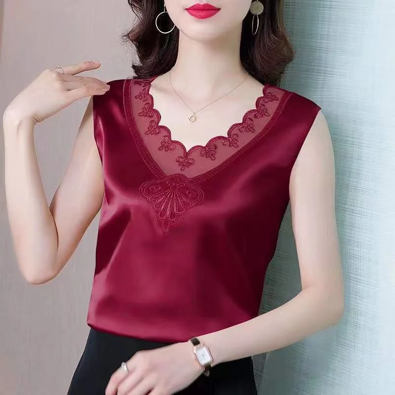 New spring and summer halter women wear a small shirt outside the sleeveless lace bottom V-neck vest female tide