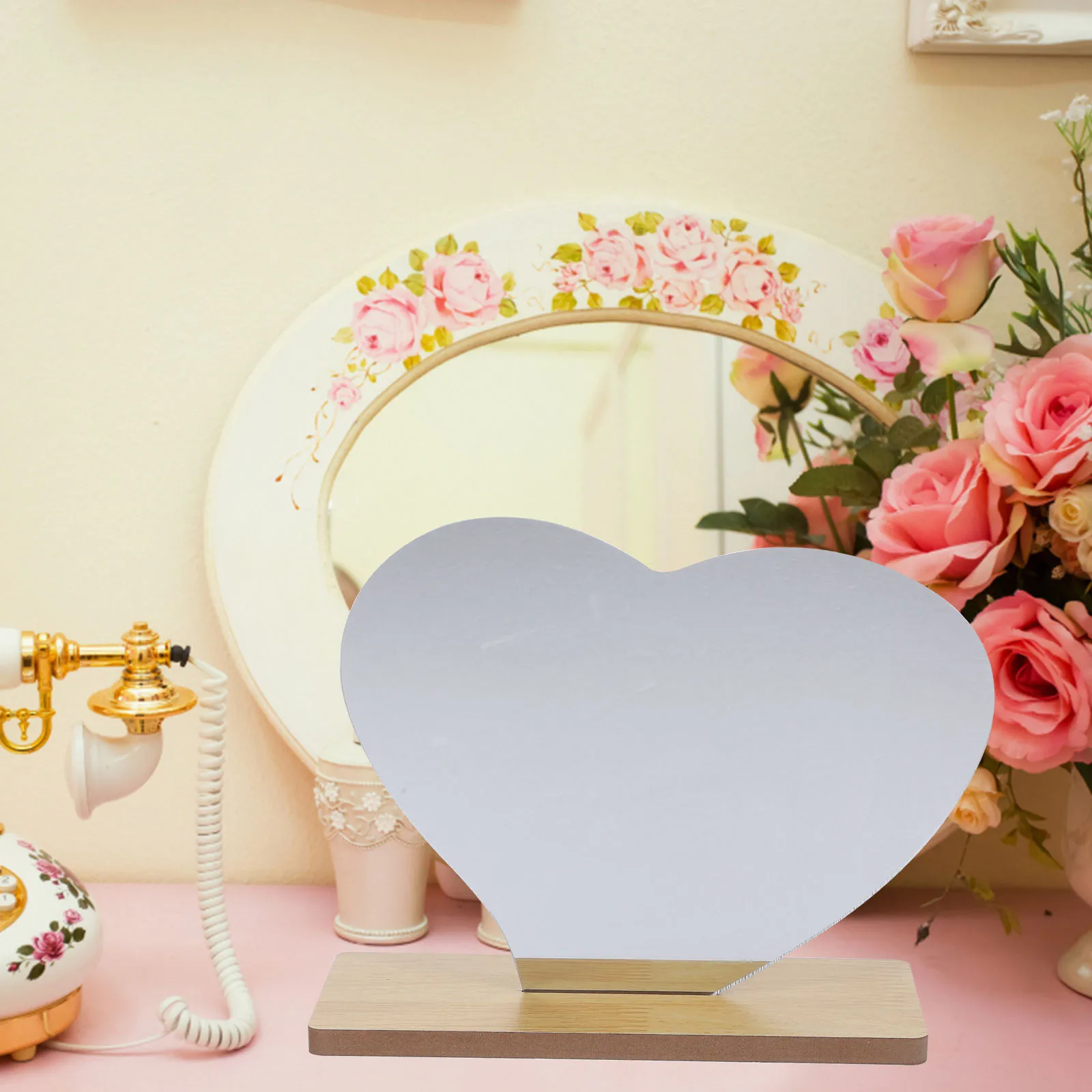 

Heart Shape Desktop Makeup Mirror Acrylic Irregular Stylish Wooden Base Stable Mirror for Vanity Table