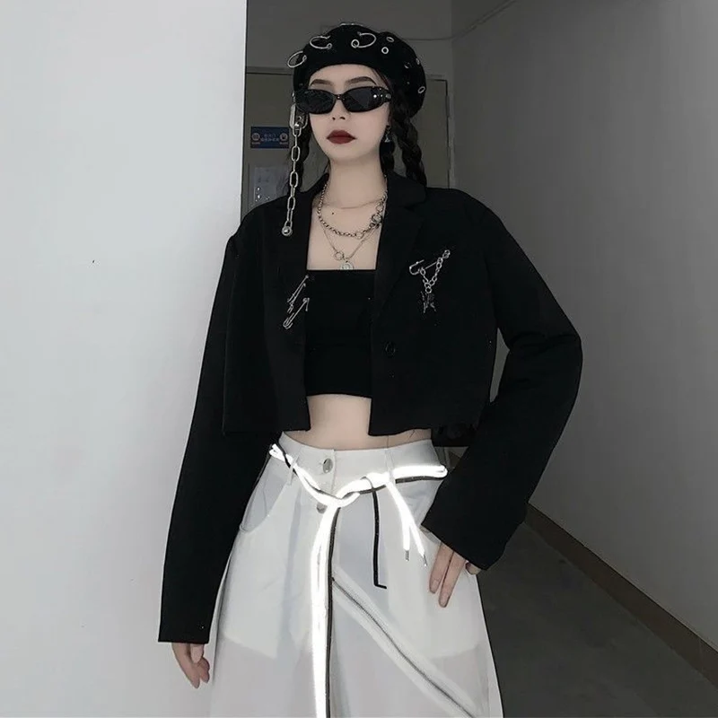 เสื้อเบลเซอร์ครอปสีดำสำหรับผู้หญิงสไตล์ฤดูใบไม้ร่วง Y2K ดีไซน์โซ่โลหะเก๋ไก๋ สไตล์เกาหลี ฮิปสเตอร์ สตรีทแวร์ เสื้อคลุมสั้นหลวมๆ