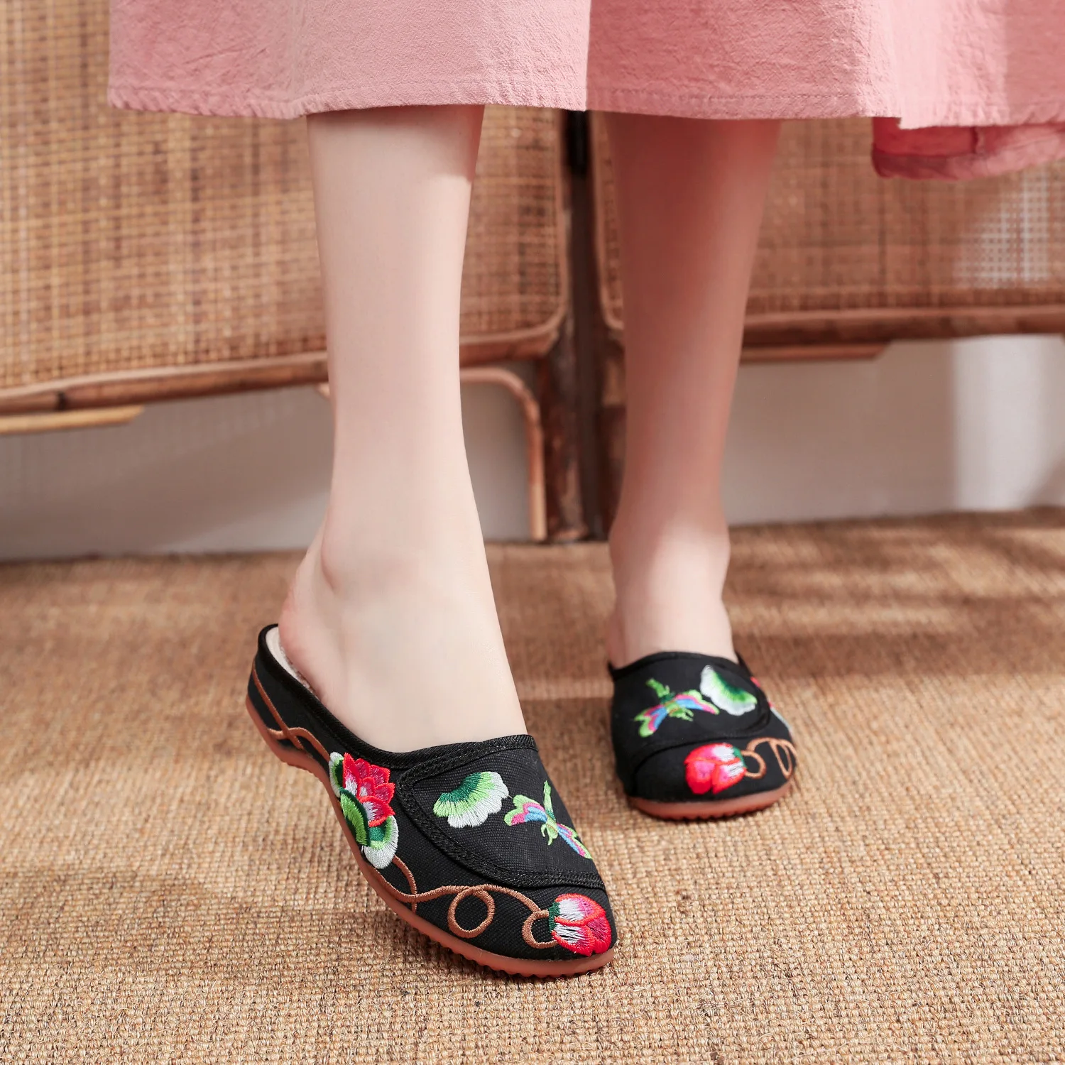 

Size 35-41 National Ethnic Style Spring And Summer Embroidered Shoes Women Flats Cloth Shoes