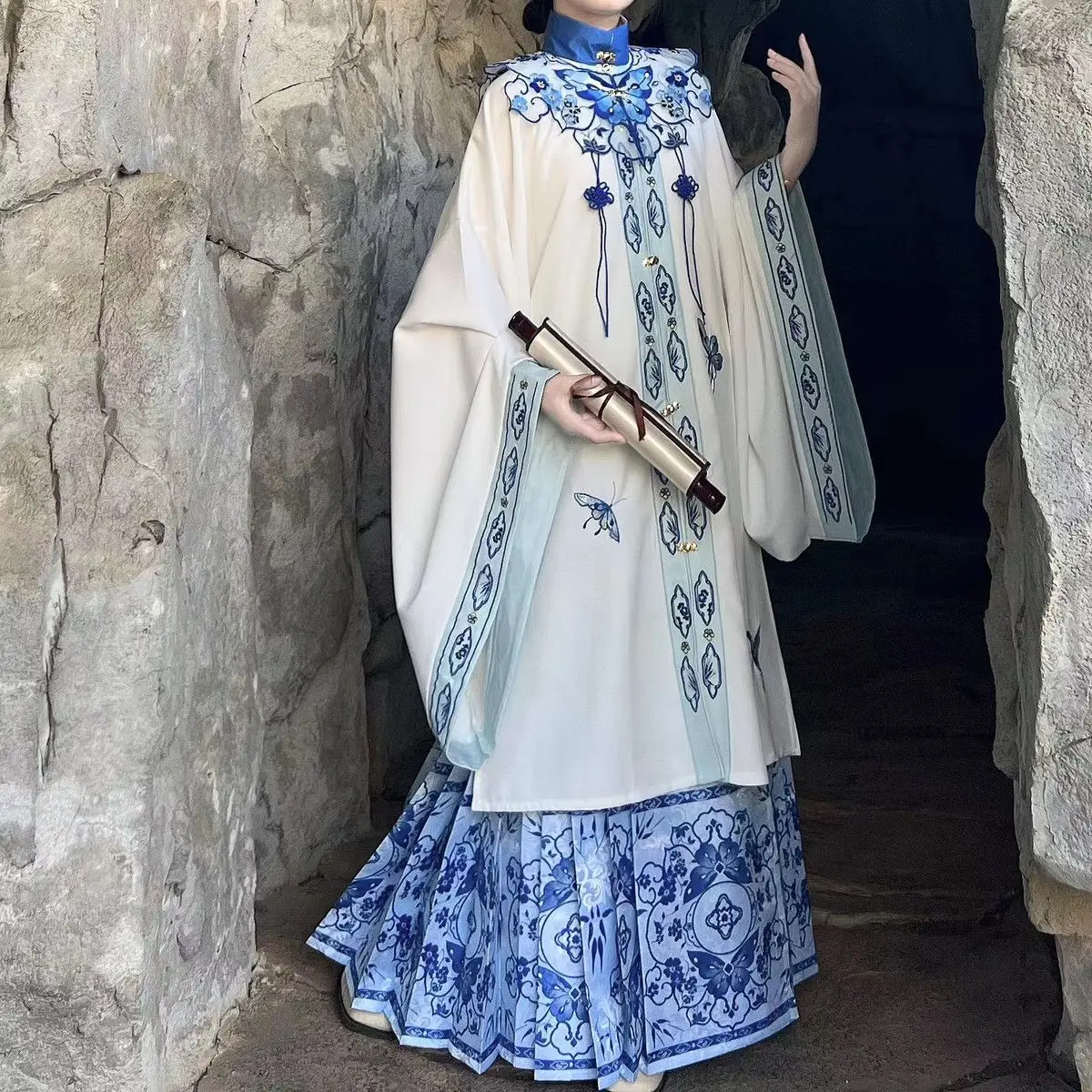 Ming Dynasty Hanfu Floral Embroidery Long Robe Yunjian Qinghua Porcelain Printed Pattern Mamianqun Blue White Stand Collar Women