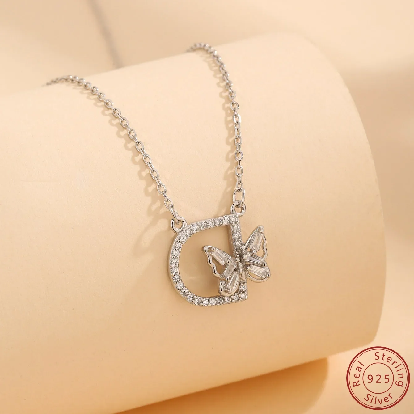

2024 Fashion New 100% 925 Sterling Silver Letter D Hanging Small Butterfly Necklace Versatile and Luxury Necklace for Women
