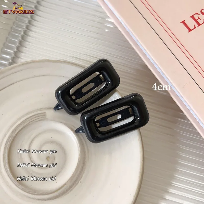 Electronic Components CY7C199-35PC IC DIP28 - close-up view