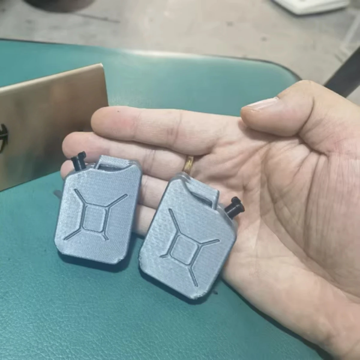 1:10 scale car toys 3d printed fuel tank and mount set fit rgt lc71 1/10 rock crawler truck RC Car option parts