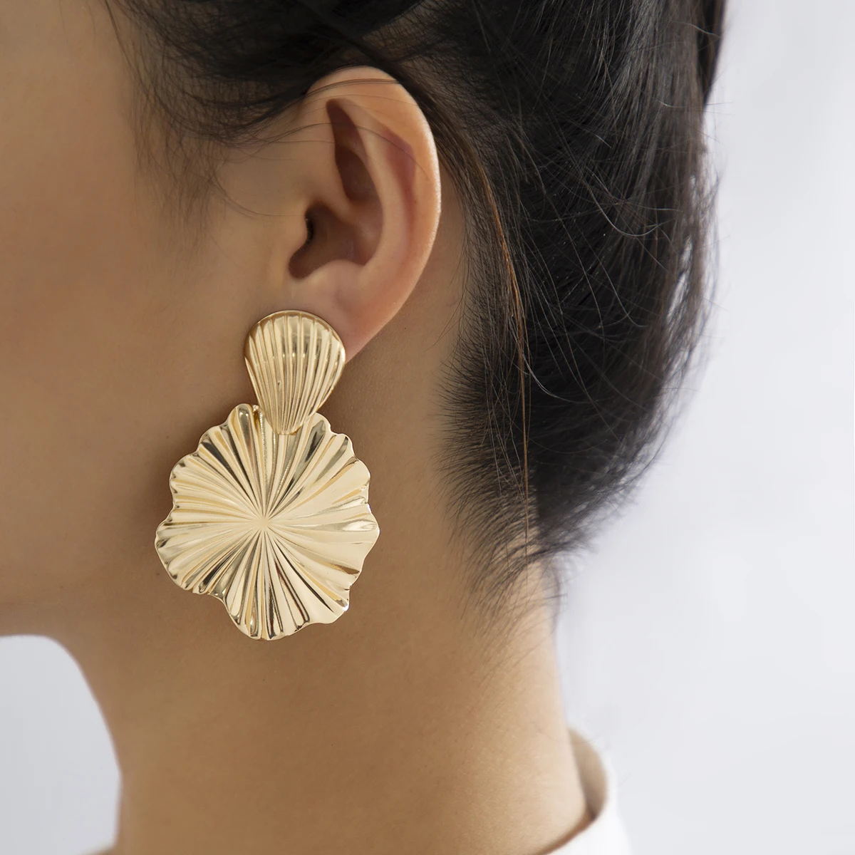 Trendy Geometric Lotus Leaf Shape Pendant Drop Earrings for Women Gold Color Hanging Earrings Ladies Jewelry Wedding Party Gift