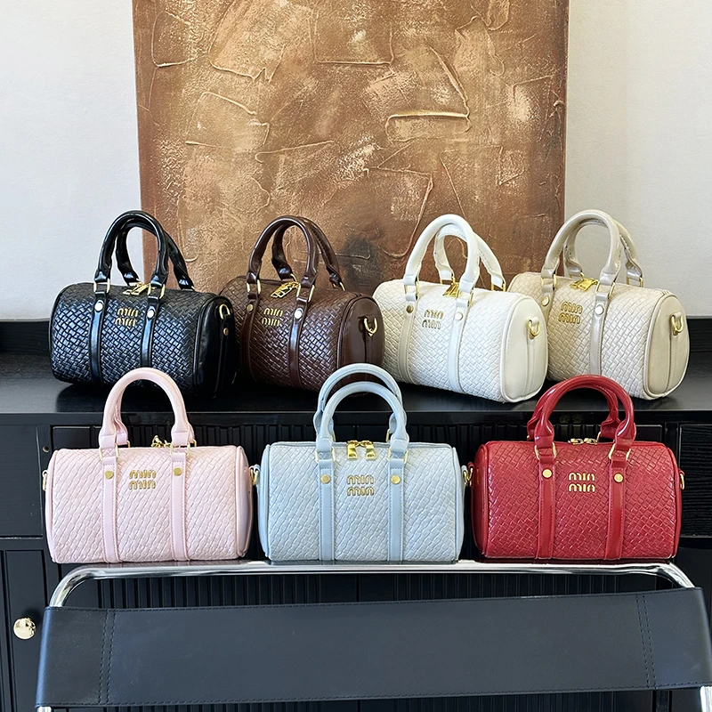 

Fashionable Messenger Bag Crossbody Strap Women's Leather Hand Bags Chic And Elegant Classic