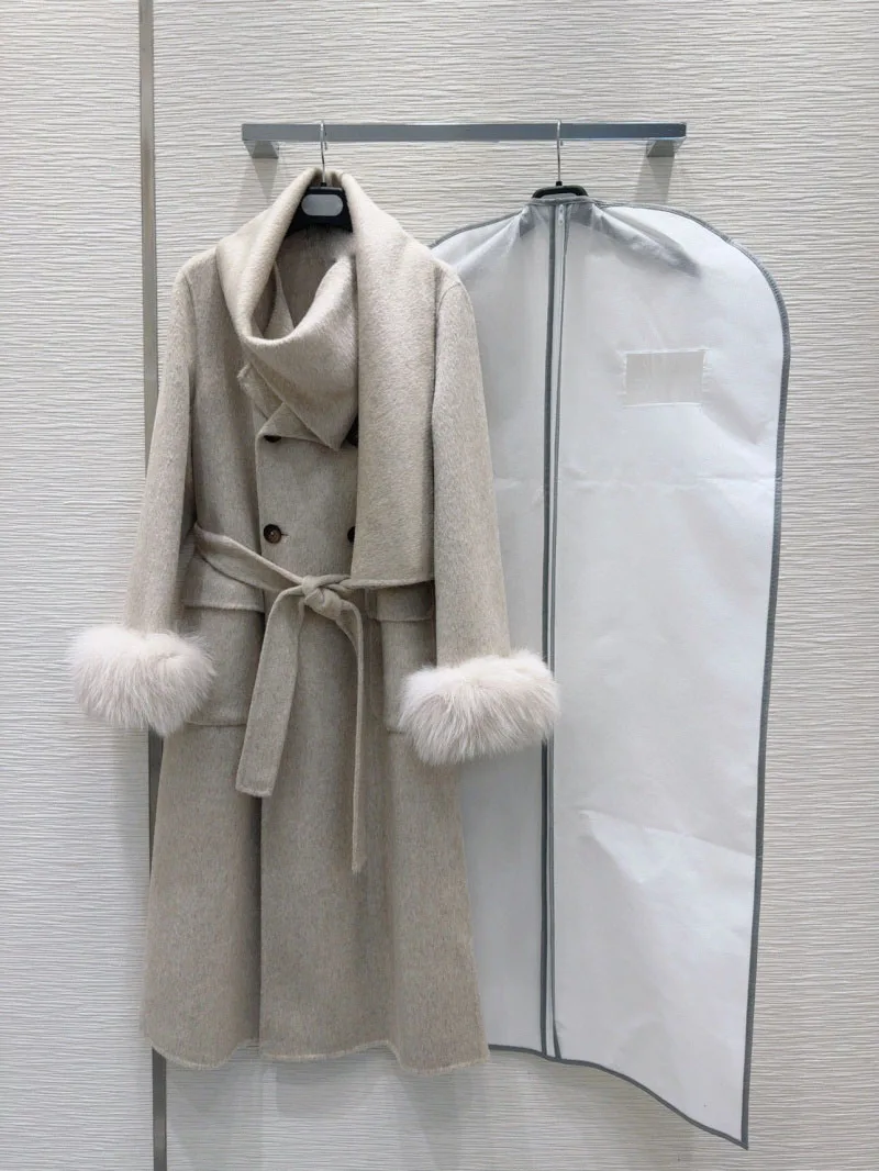 2024 autumn and winter new British style women\'s coat fashionable and exquisite scarf collar silver fox fur cashmere long jacket