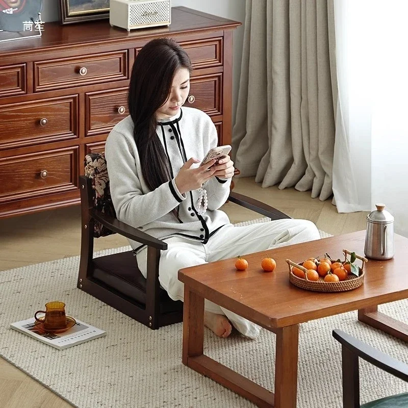 مقعد تاتامي، أرضية جلوس منخفضة من الخشب الصلب على الطراز الياباني، كرسي شرفة ونافذة كبيرة وسرير أريكة كسول #4