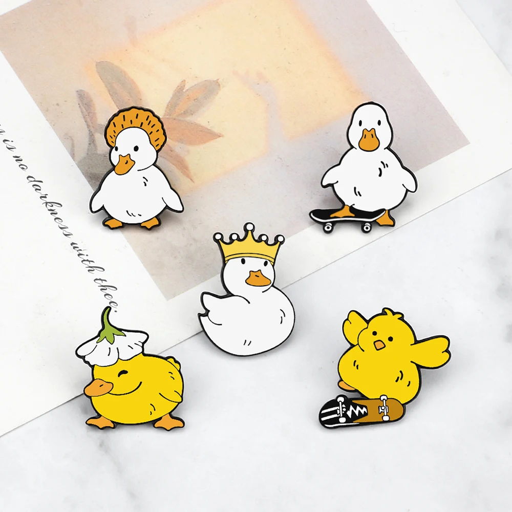 Funny Untitled Goose Brooch Animal Honk Honk Enamel Pins Cute Cartoon Duck Custom Bag Lapel Badge Jewelry Gifts for Kids Friends