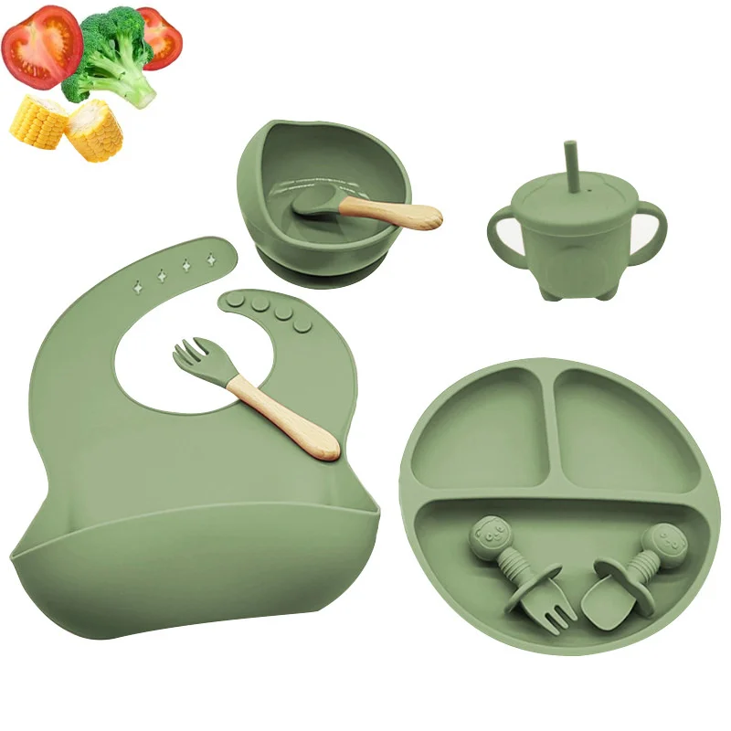 Set per l'alimentazione del bambino in Silicone con ciotola di aspirazione piatto diviso cucchiai forchette Sippy Cup bavaglino regolabile