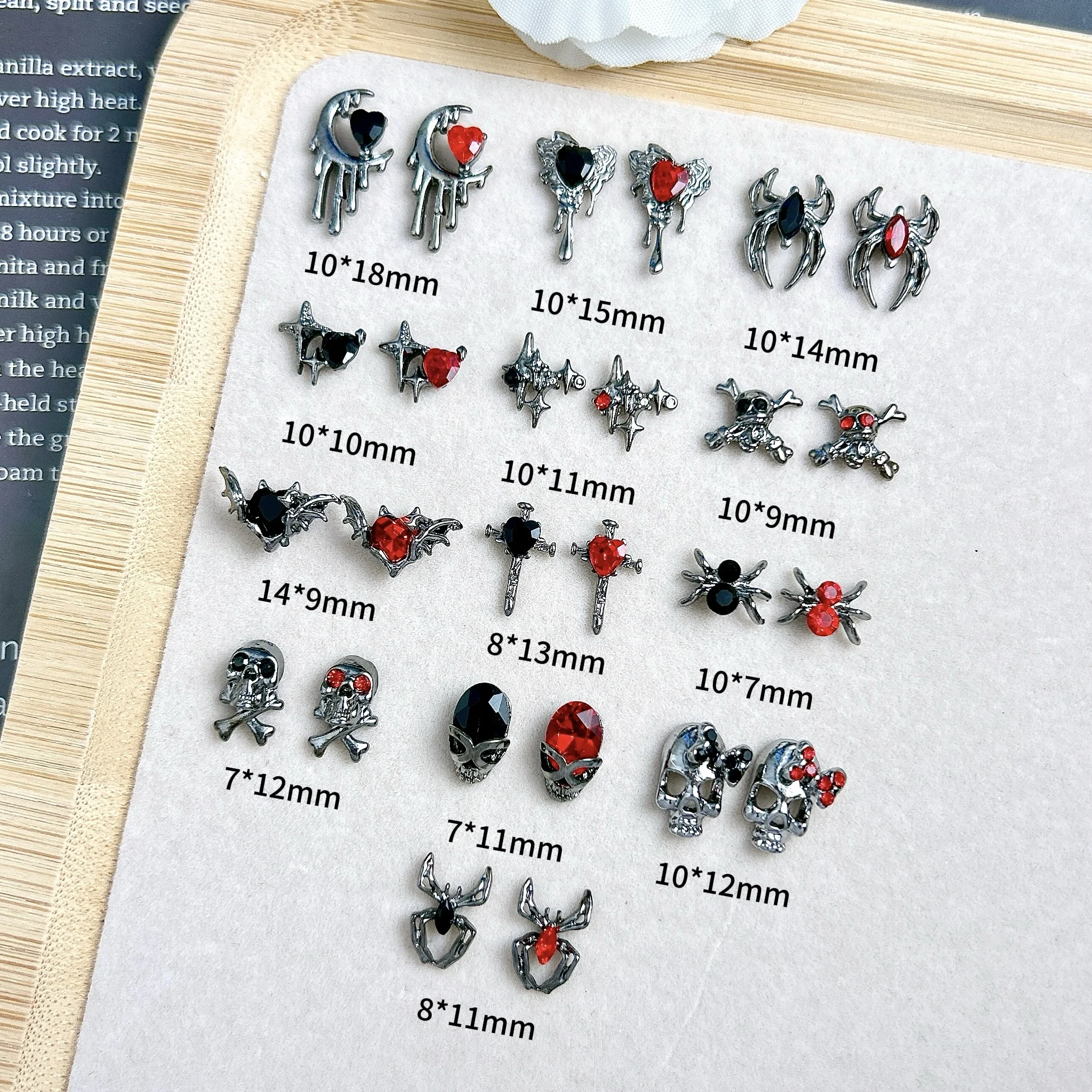 20PCS Multiple Style Alloy Skull Spider Nail Art Charms New Creative Glass Diamond Bat Halloween Nail Decorations for DIY Nails