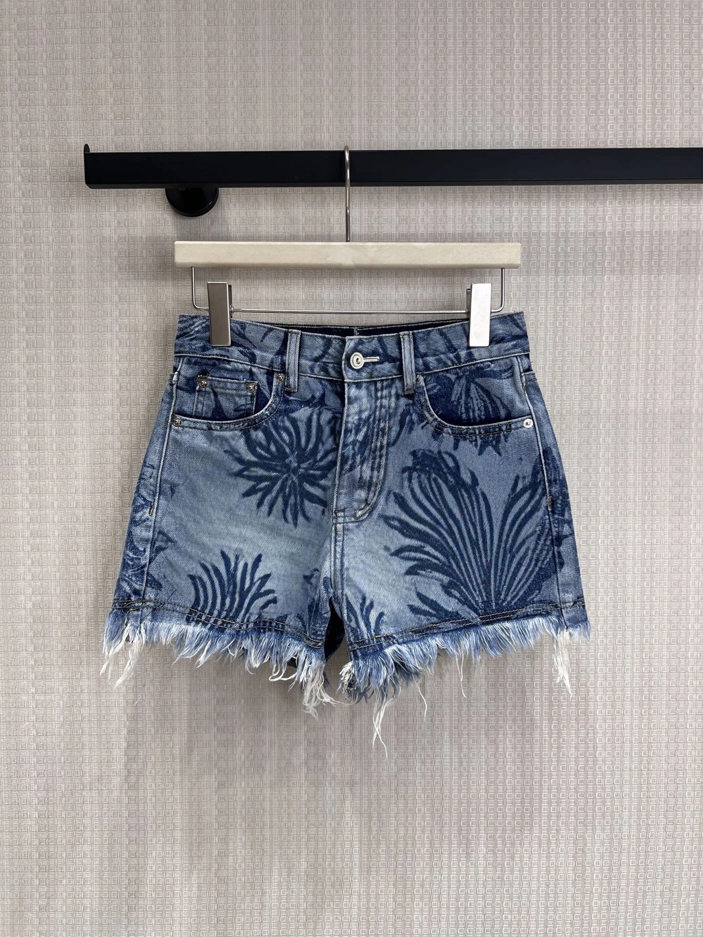 

Washed Distressed Short Jeans Women's High Waist Slimming Versatile Fashionable Personality Spicy Style Age-Defying