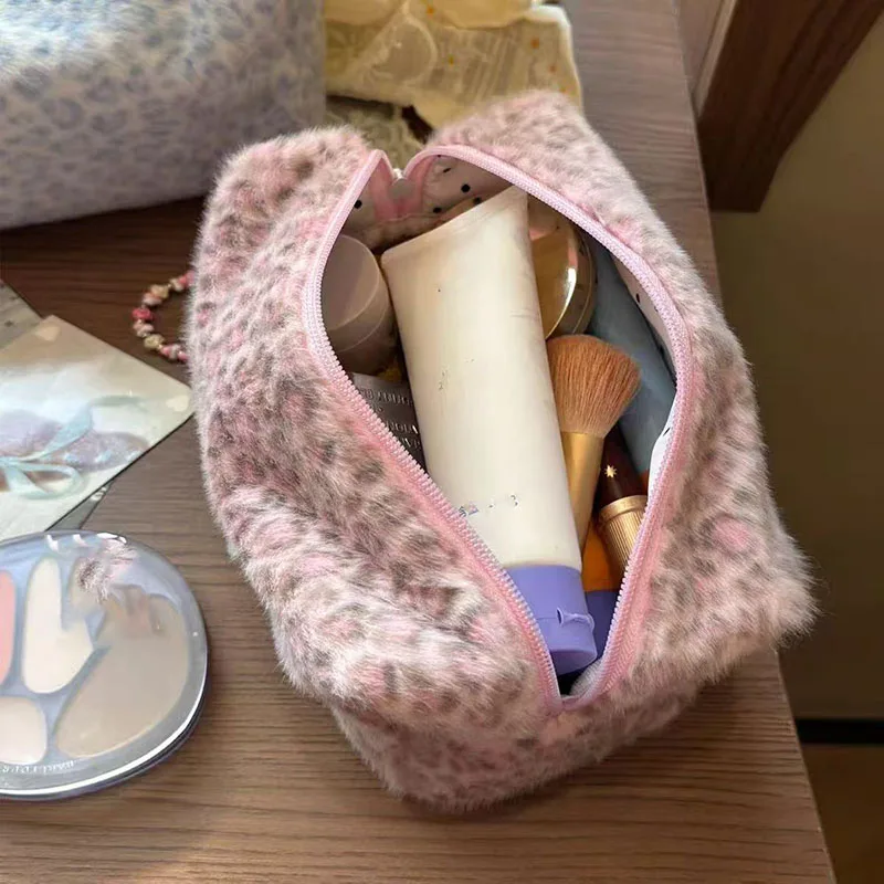 Durable Fuzzy Makeup Bag Large Capacity Leopard Print Toiletry Organizer Portable Cosmetic Bag Girls Travel Storage Pouch