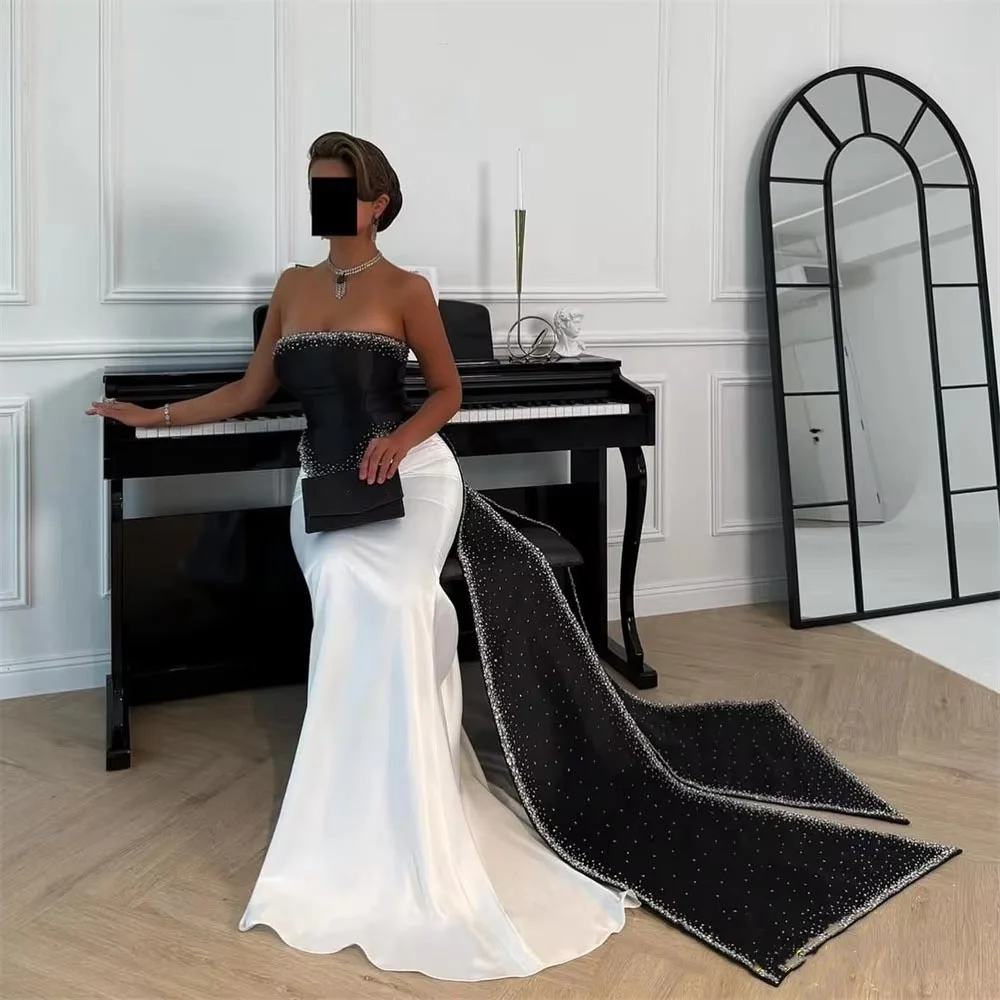 Aangepaste prachtige ruches dames galajurk charmante ruches rits mouwloze dames feestjurk boothals dames avondjurk