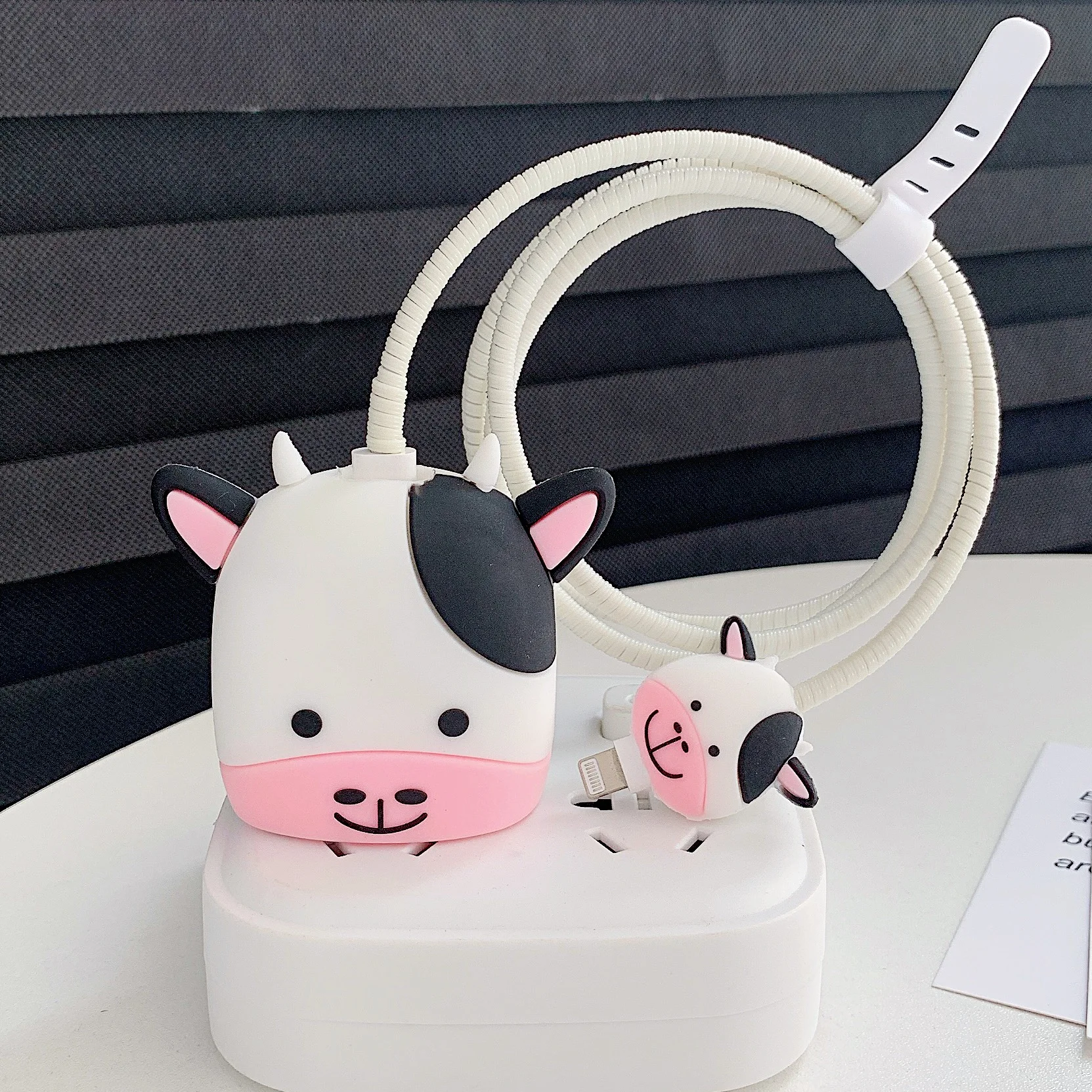 Korea Cute Dairy Cow Soft Silicone Charger Protective Case For IPhone 11 13 14 15 18W-20W Fast Charge Protection Charger Cover