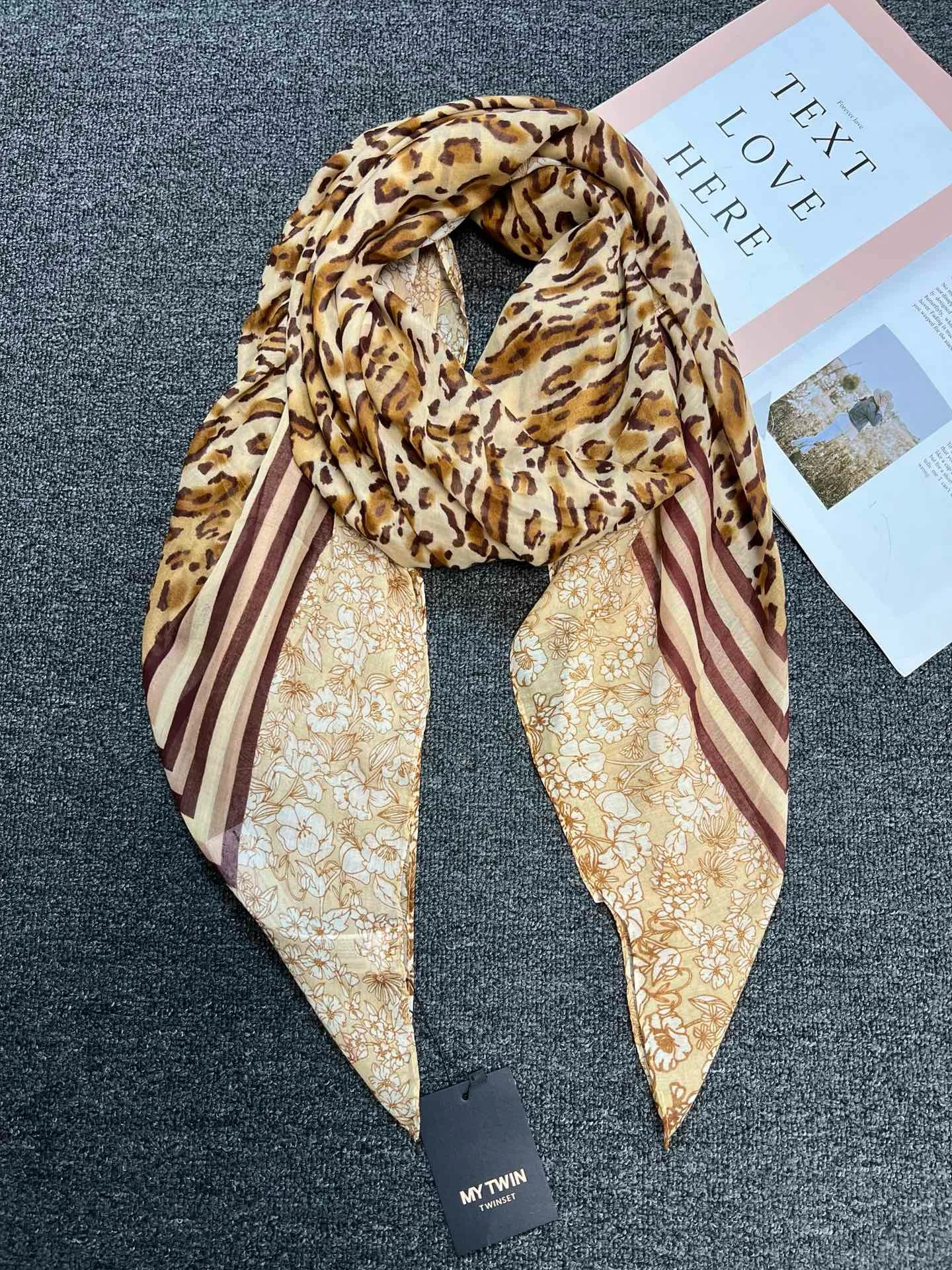 Foreign trade Italy original order new TWINSET large square scarf scarf 130 * 130 shawl print versatile fashion