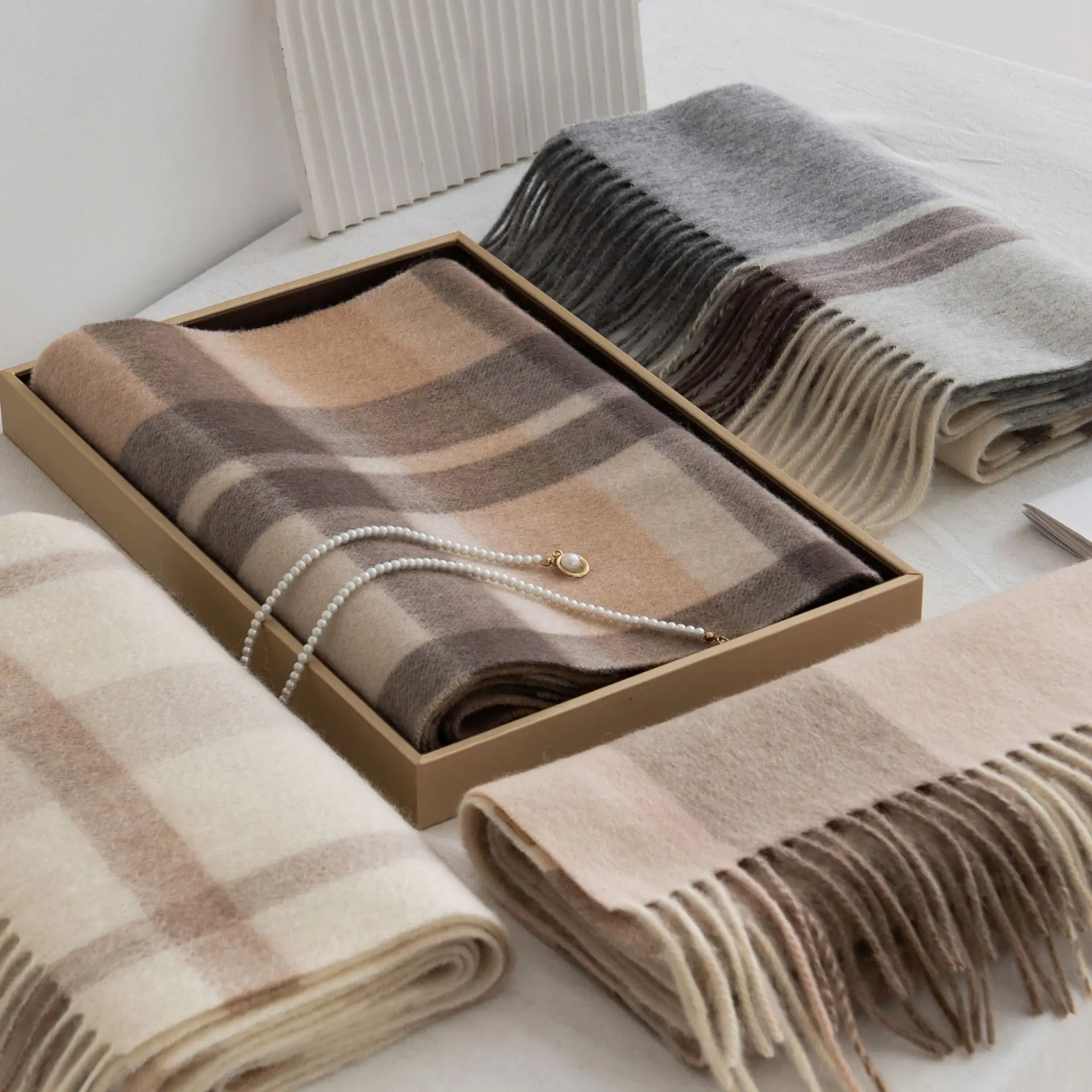 New autumn and winter plaid wool scarf for women, versatile, fashionable, warm, and comfortable. 100% genuine cashmere shawl