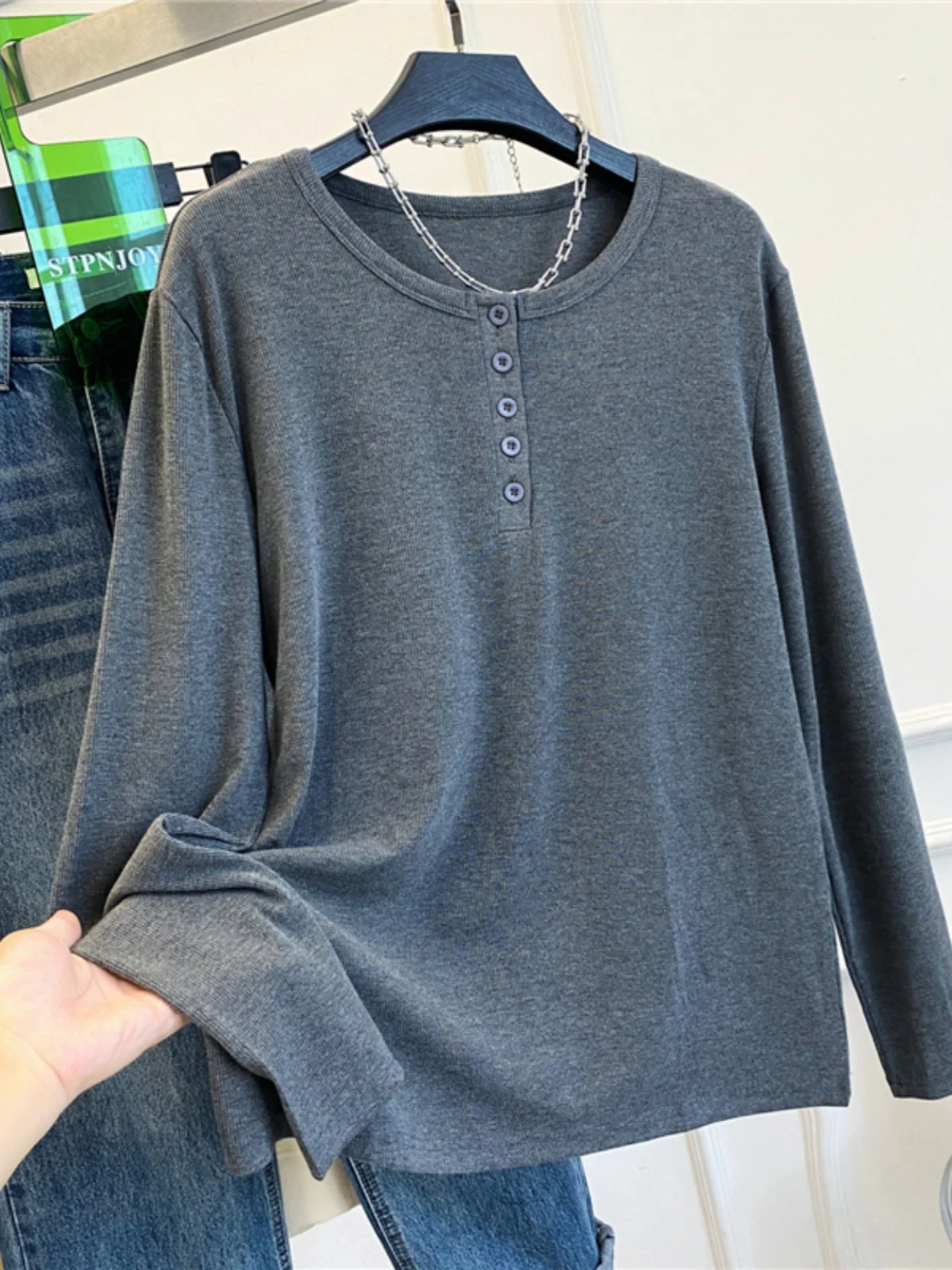 

Женская удлиненная футболка больших размеров (до 300 фунтов), свободного кроя, с пуговицами, для ношения под одеждой, базовая, в корейском стиле, из хлопка, осенняя...