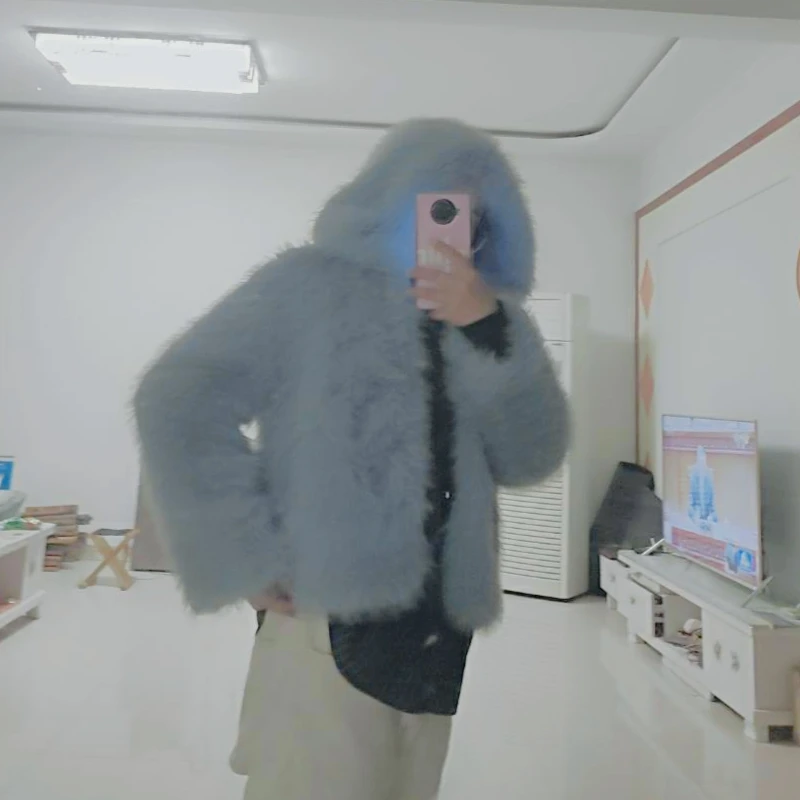 Sztuczny futro z lisiego futra dla kobiet, nowy styl na zimę 2025, z kapturem, luźny krój, wyszczuplający, miękka futrzana odzież wierzchnia