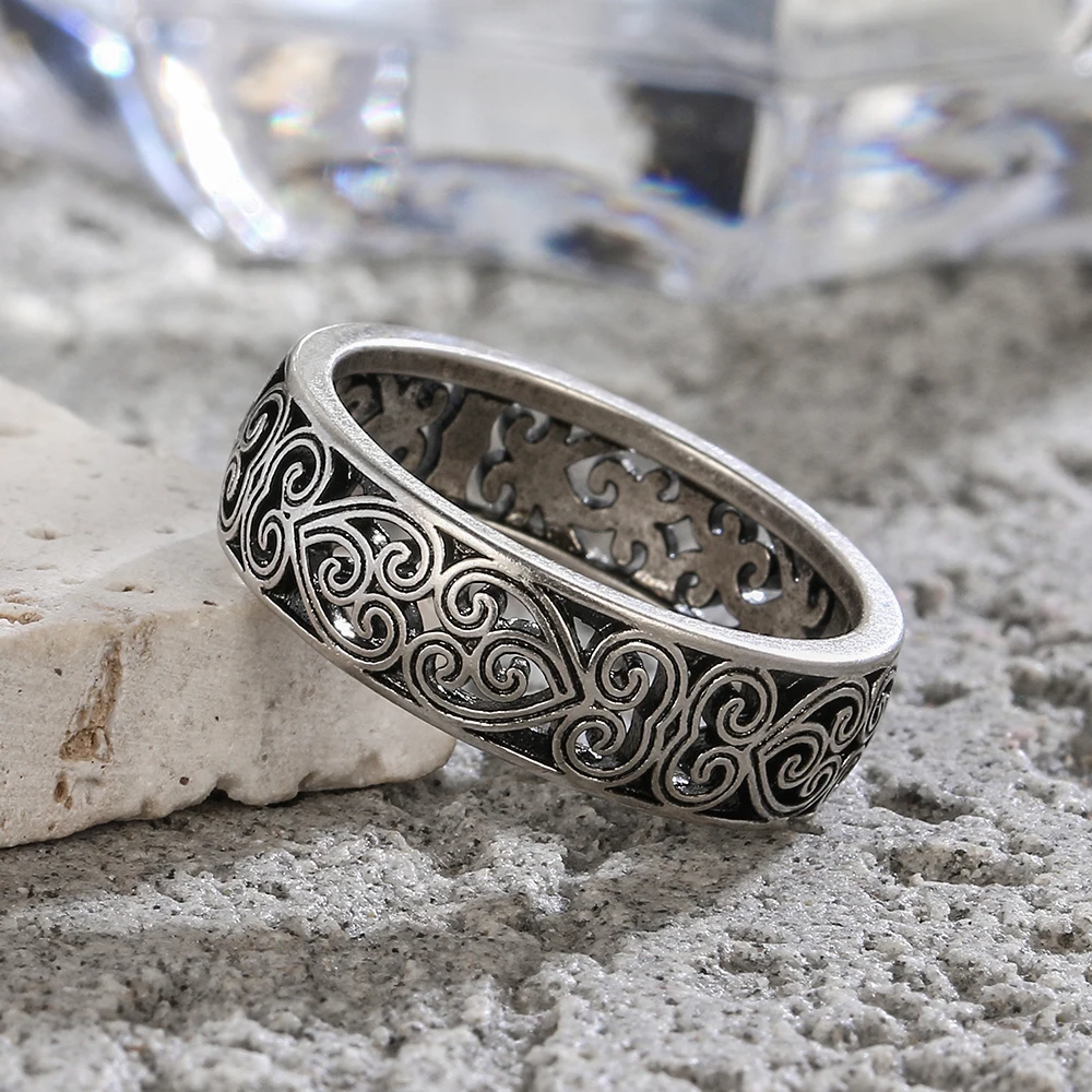 S925 Vintage Sterling Silber Ring mit Perforiertem Design Herzförmige Gravur Retro Silber Ring Schmuck für Partys für Damen und Herren